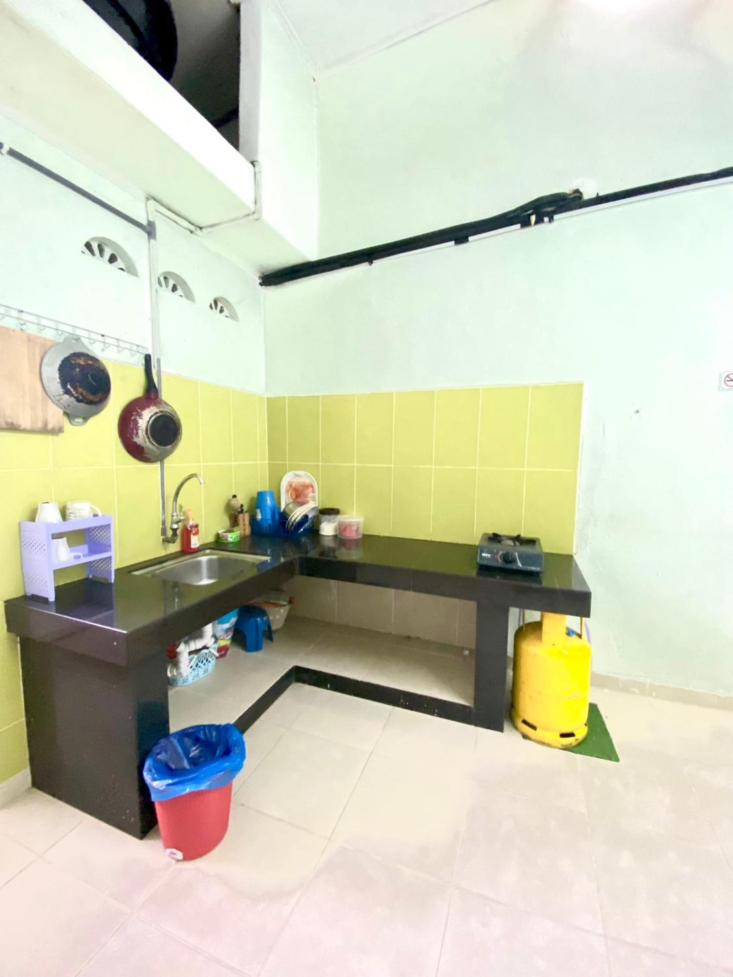 Umi Homestay Batu Buruk Kuala Terengganu Exterior photo